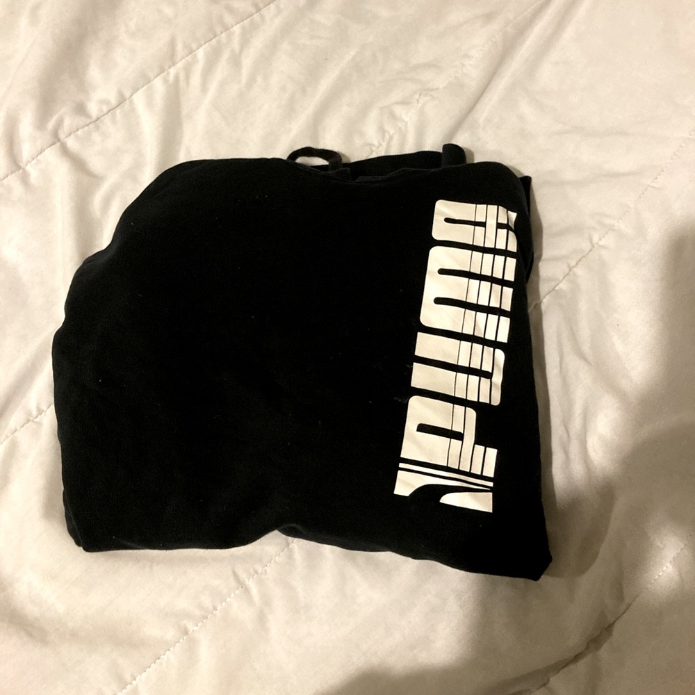 Black & White Puma Hoodie Unisex Size L ❤️